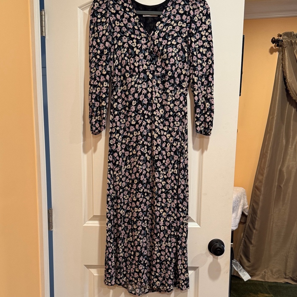 Chic Long Sleeve Floral Dress in Black and lavender